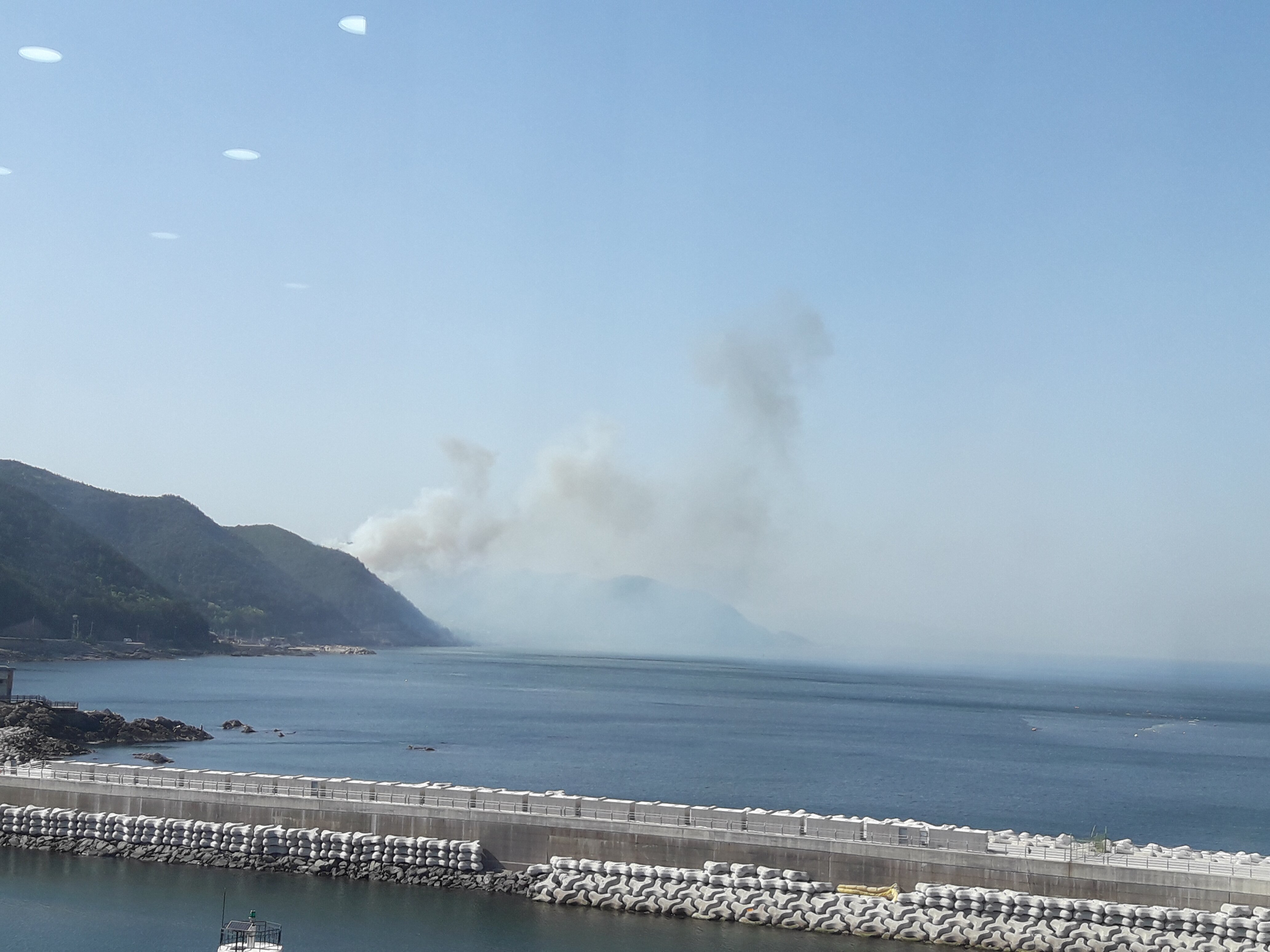 마비노기영웅전 인벤 : 축산항 회 먹으러 왔는데 건너편에 불나요 - 마영전 인벤 자유 게시판 마비노기영웅전 인벤 : 축산항 회 먹으러 왔는데... 