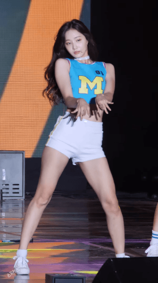 연우 허벅지 