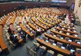 스마트폰에 독서…개헌에만 설전 '맥빠진 국회'